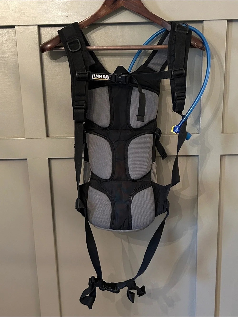 Camelbak M.U.L.E. Hydration Backpack 2 Liter 70 Oz Bladder Outdoor Hiking Bike